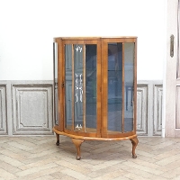 1930年頃　ウォールナット材　イギリス　アンティーク・ショーケース　antique59621
