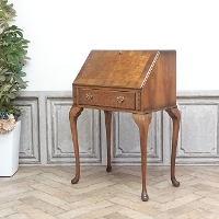 1930年頃　ウォールナット材　イギリス　アンティーク・ビューロー　antique80187