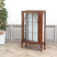 1930年頃　ウォールナット材　イギリス　アンティーク・ショーケース　antique80116